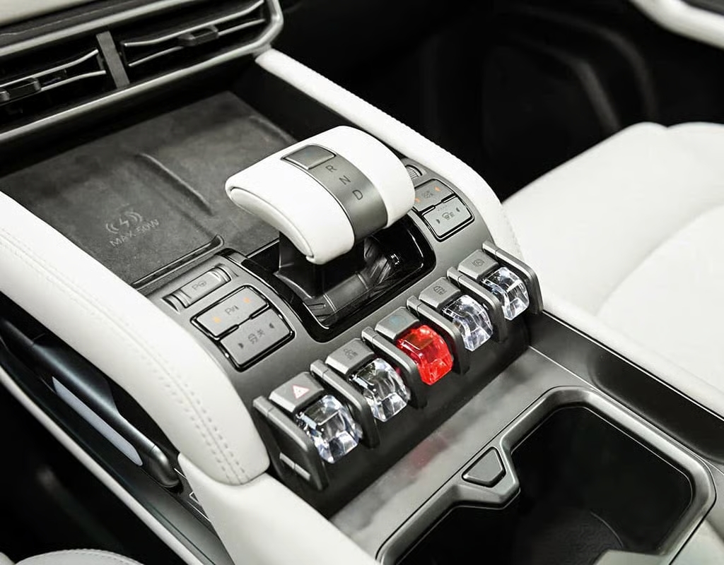 Сучасний інтер'єр електричного кросовера